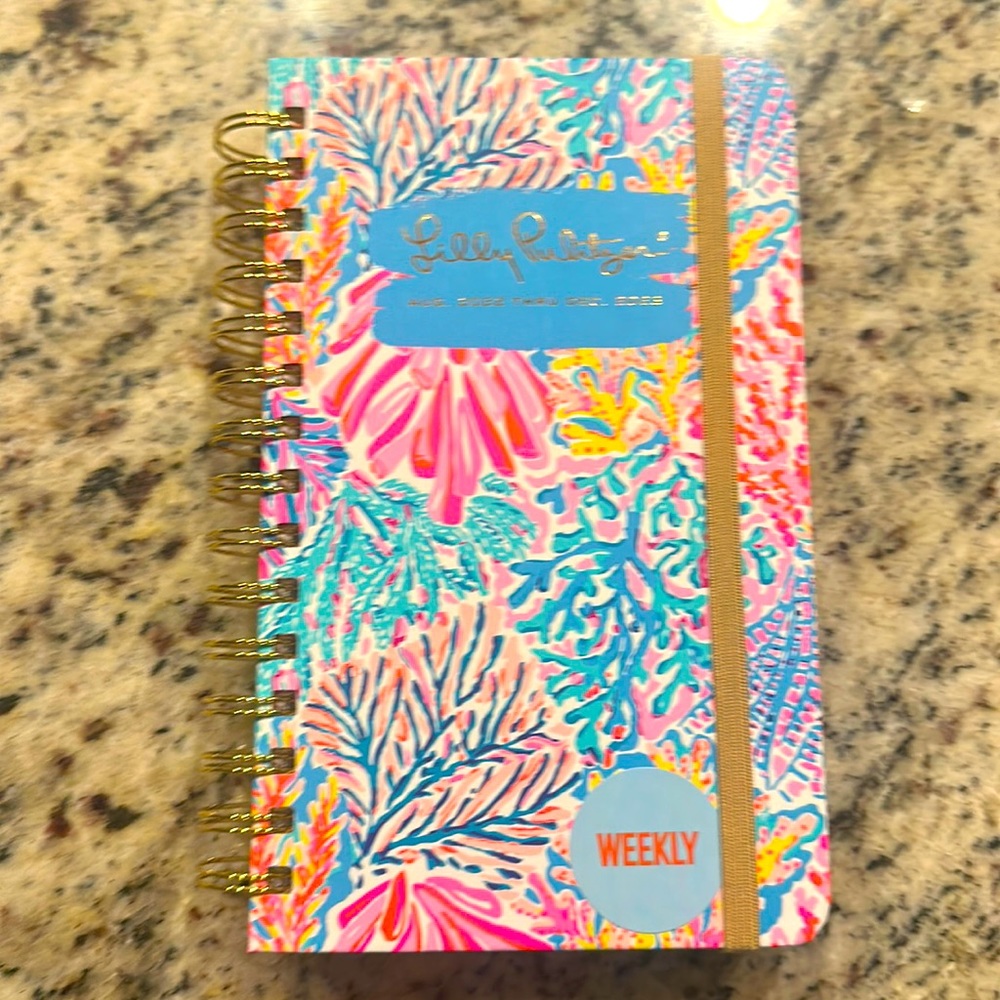 New Lilly Pulitzer Monthly Calendar/Planner 2023